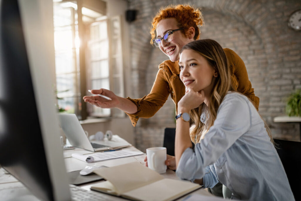 Descubra como a análise de dados pode revelar o número de cliques e o número de leads da sua campanha de marketing. Fonte: Freepik